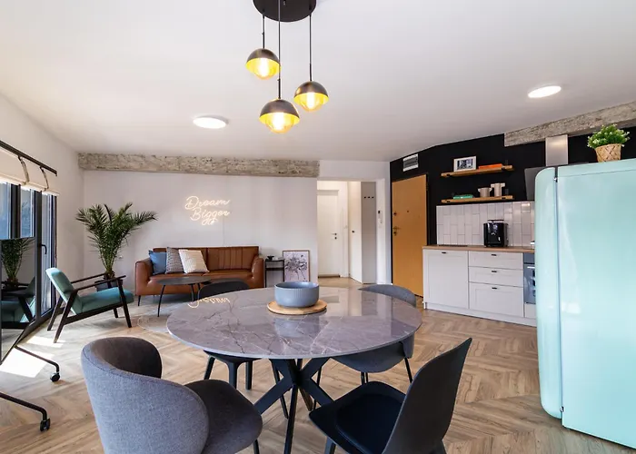 Vintage Parkside Whit Free Parking Near Center Plovdiv