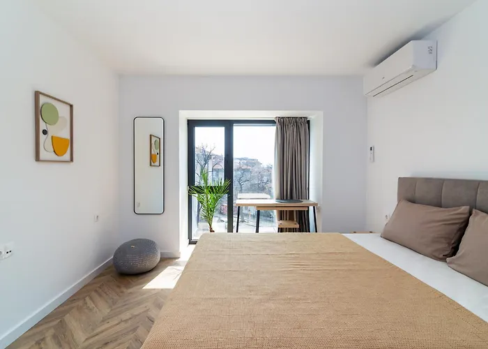 Vintage Parkside Whit Free Parking Near Center