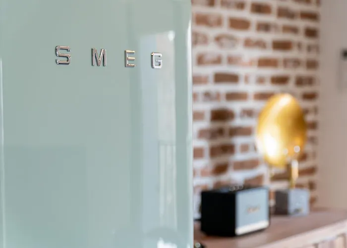 Vintage Parkside Whit Free Parking Near Center *